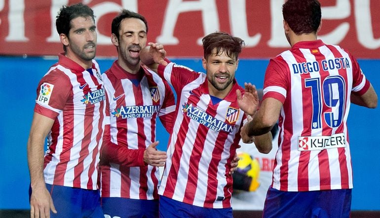 Diego Ribas celebra un gol en su etapa en el Atlético de Simeone.