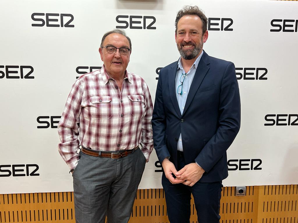 Pepe Pallarés y Jorge Fenor en los estudios de Radio Murcia Cadena SER