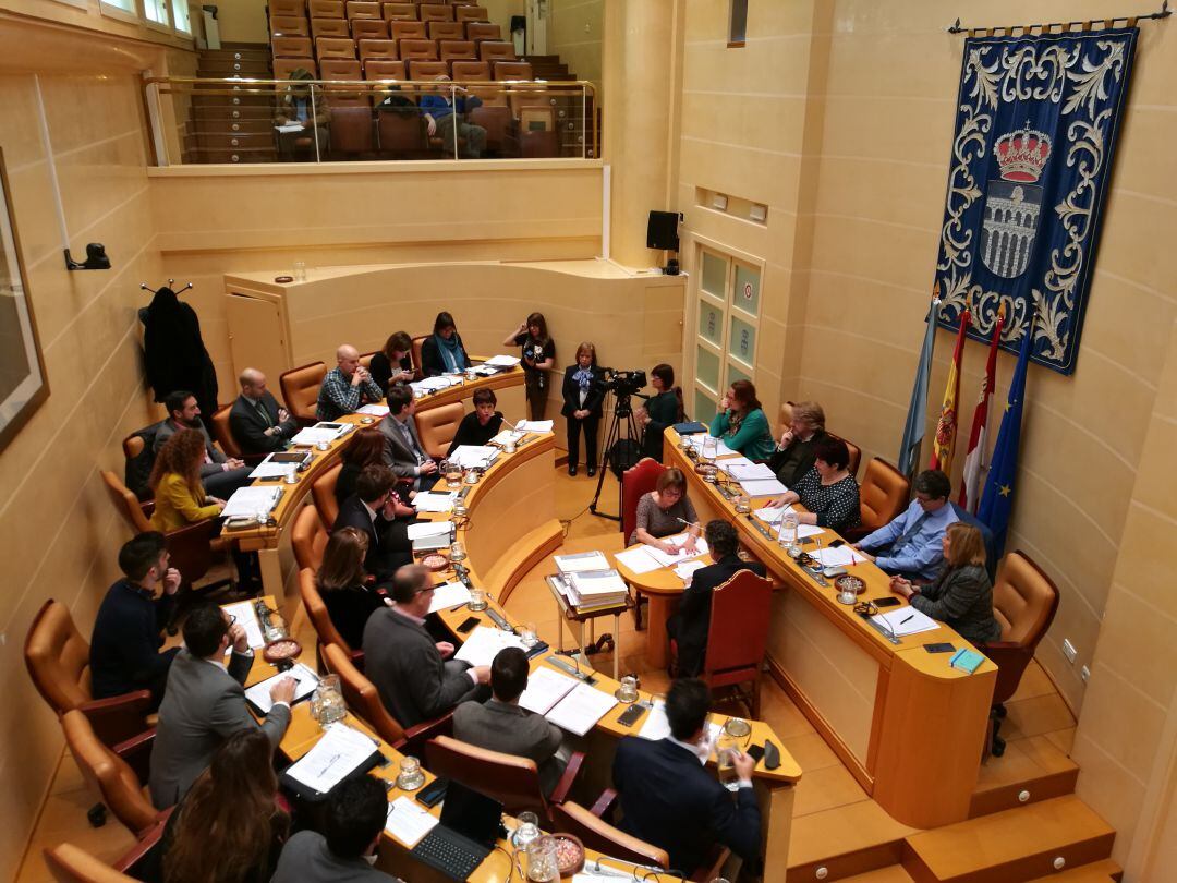 La cámara municipal durante la celebración del pleno correspondiente al mes de enero