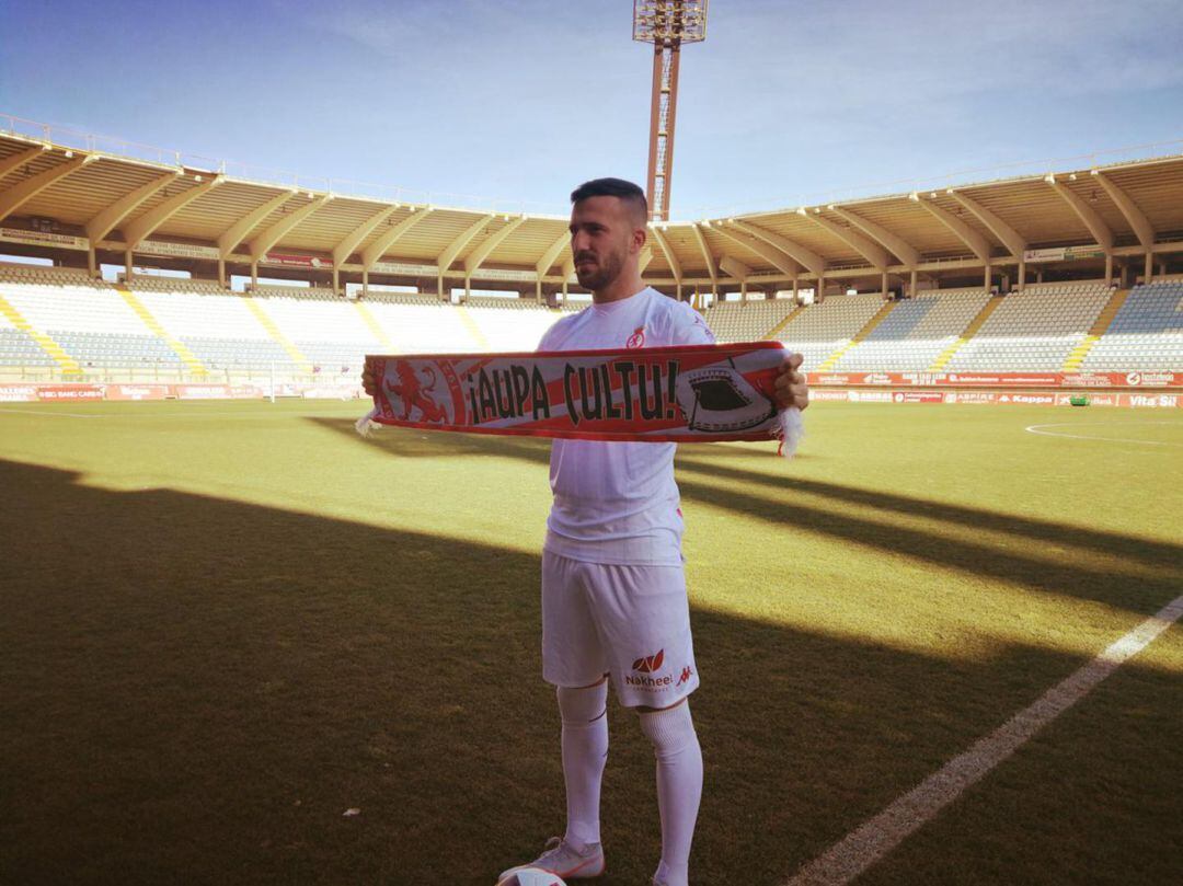 Dioni pisó el Reino de León con su nueva camiseta