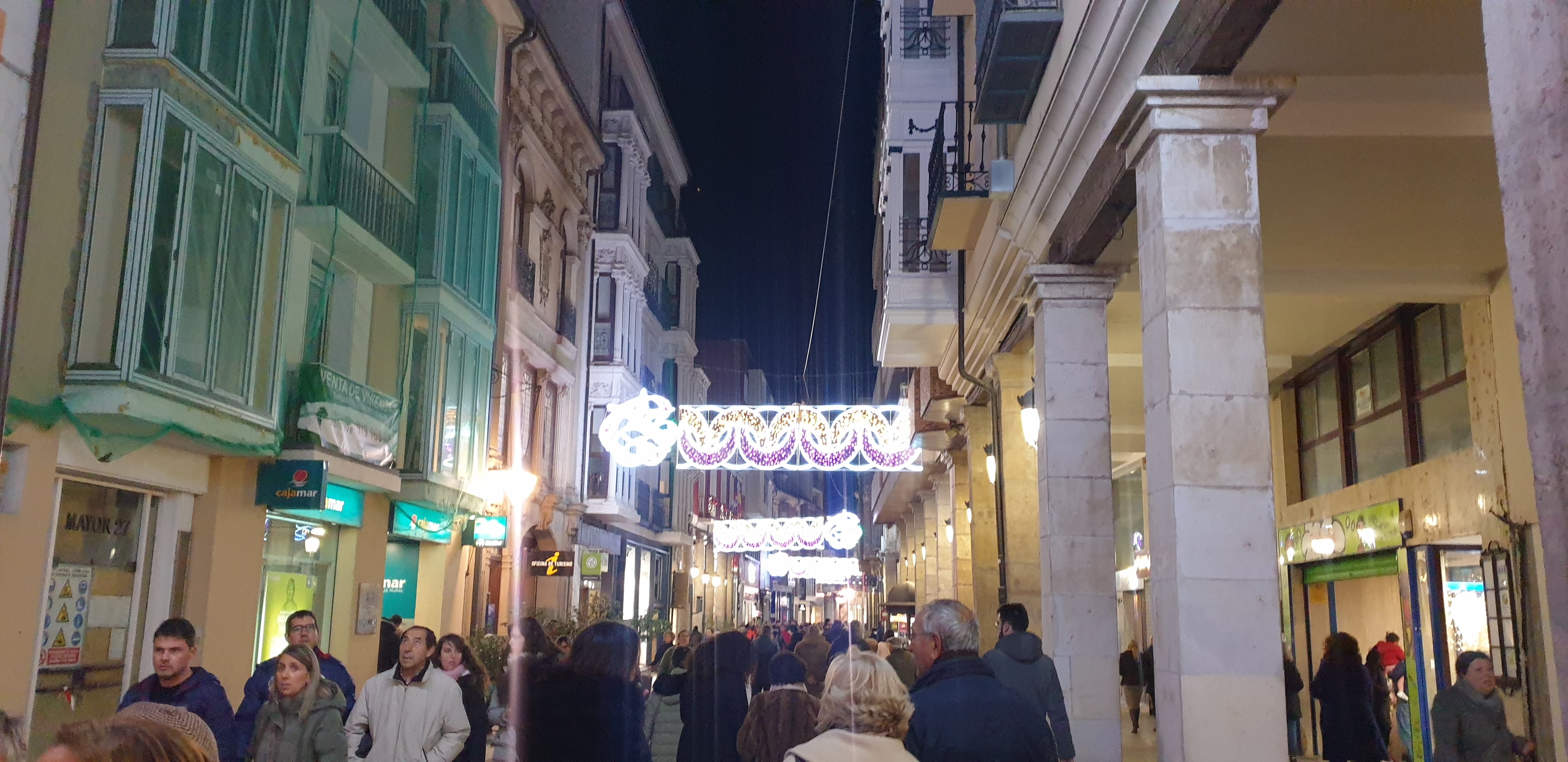 Las calles de Palencia ya lucen por Navidad