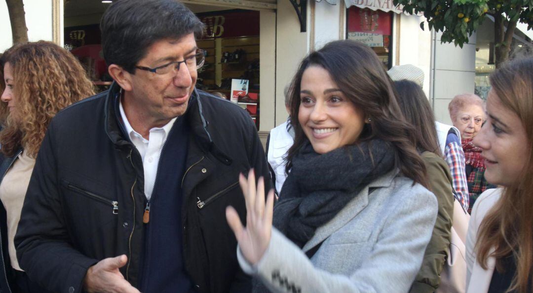 La portavoz nacional de Ciudadanos, Inés Arrimadas, junto al candidato de ese partido a la Junta, Juan Marín, en Sevilla