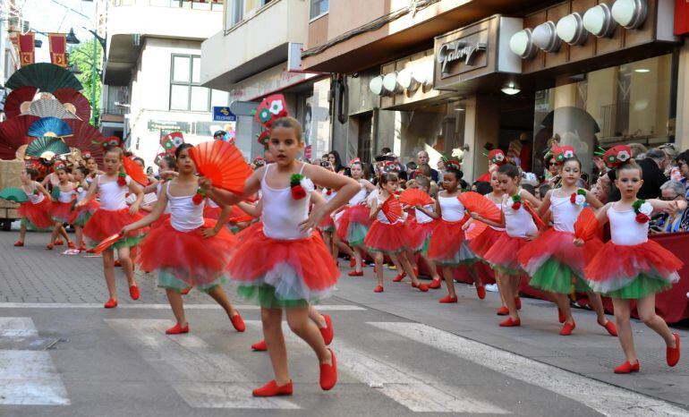 Boato de la comparsa de Contabandistas en el Desfile Infantil de Elda