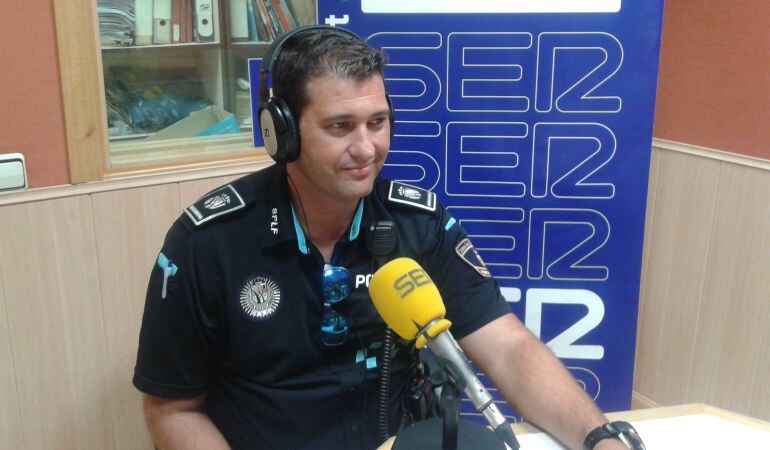 Antonio Manuel Badillo, Oficial Jefe del Equipo Antón de Protección Animal de la Policía Local de Fuenlabrada.