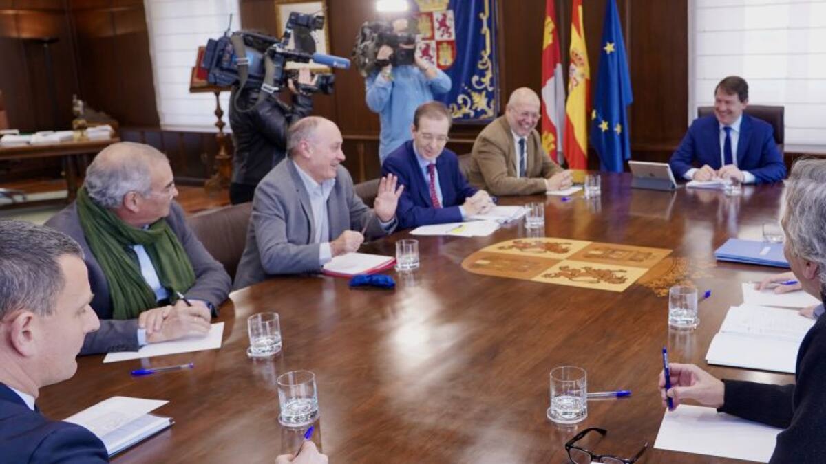 Castilla y León, la primera comunidad en firmar ayudas sociales, sigue sin pagarlas