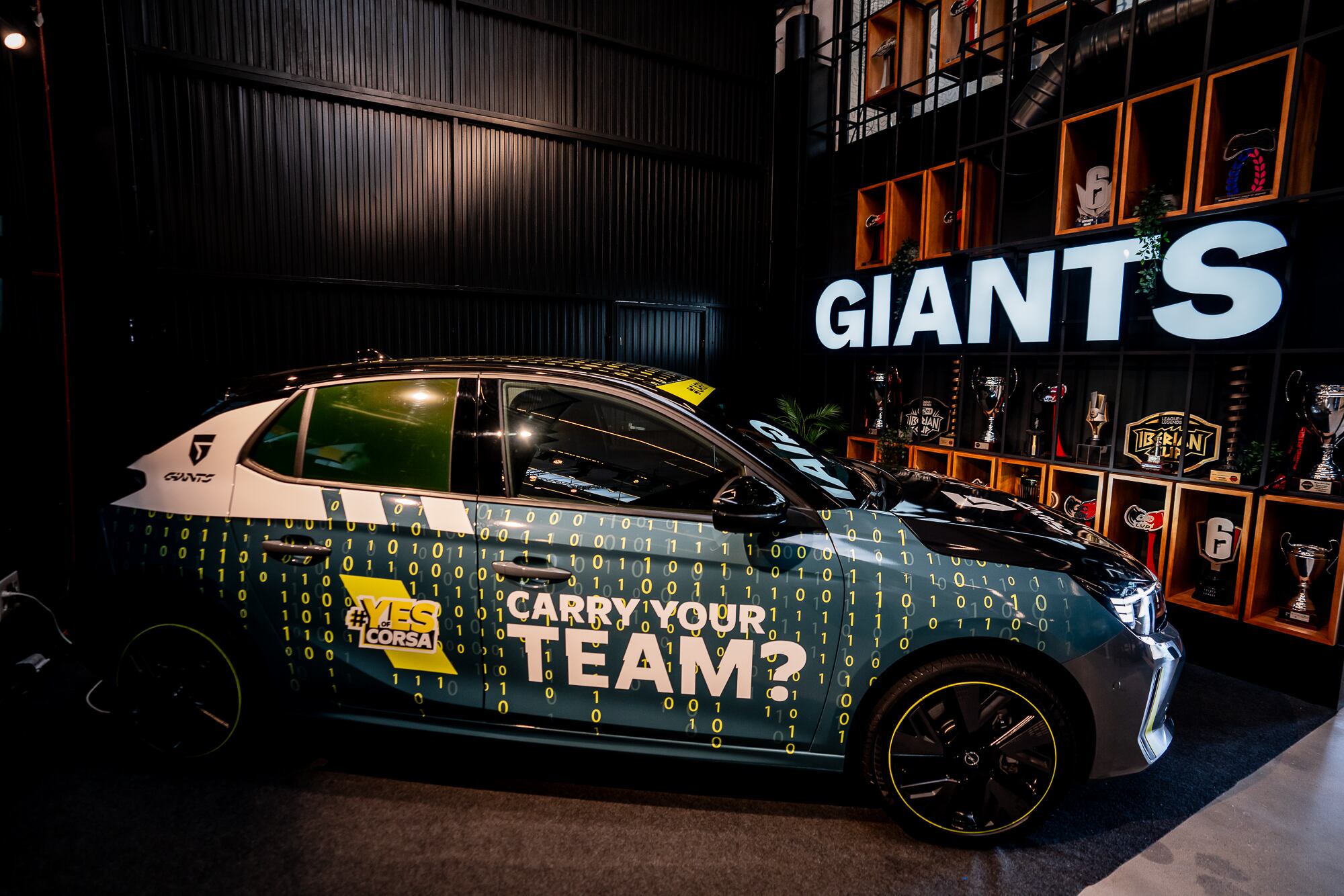 Opel  y Giants presentan en Málaga el nuevo Corsa