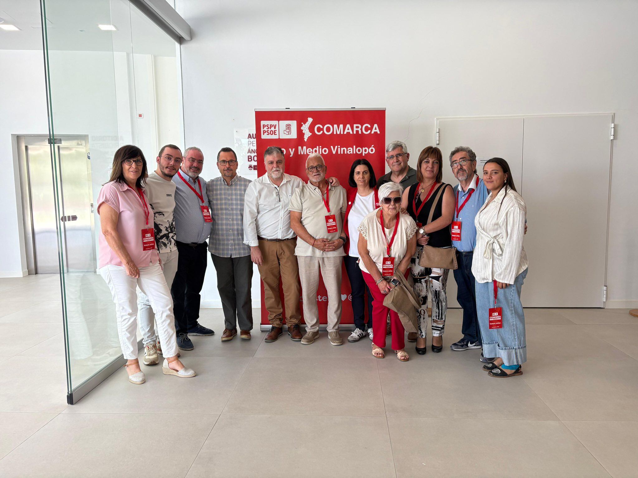 Afiliados socialistas de Villena en el Congreso