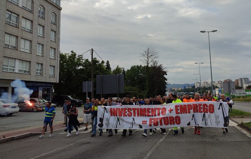 Los trabajadores del astillero en una manifestación por las calles de Ferrol y Narón