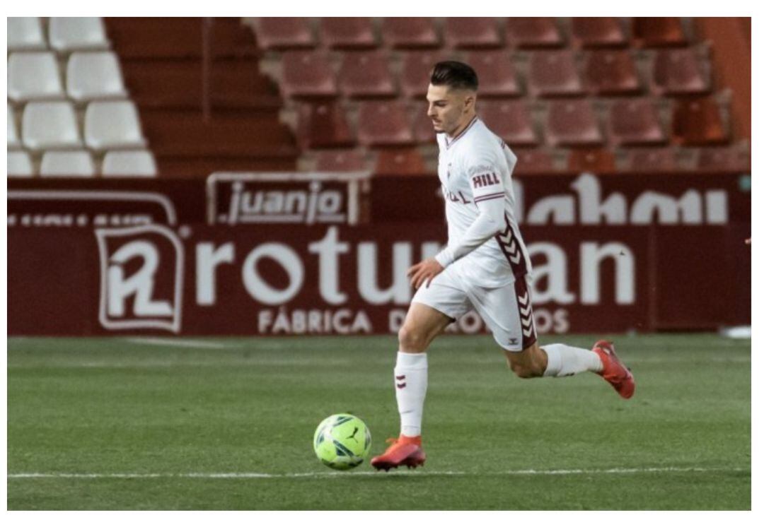 Liberto, durante un partido con el Albacete