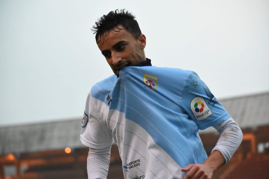 Álex Ares, celebrando un gol en el Vero Boquete de San Lázaro