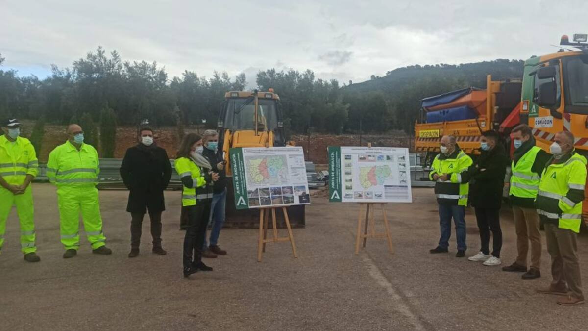 Preparados 40 vehículos pesados, 107 operarios y 1.500 toneladas de sal para evitar el hielo en las carreteras