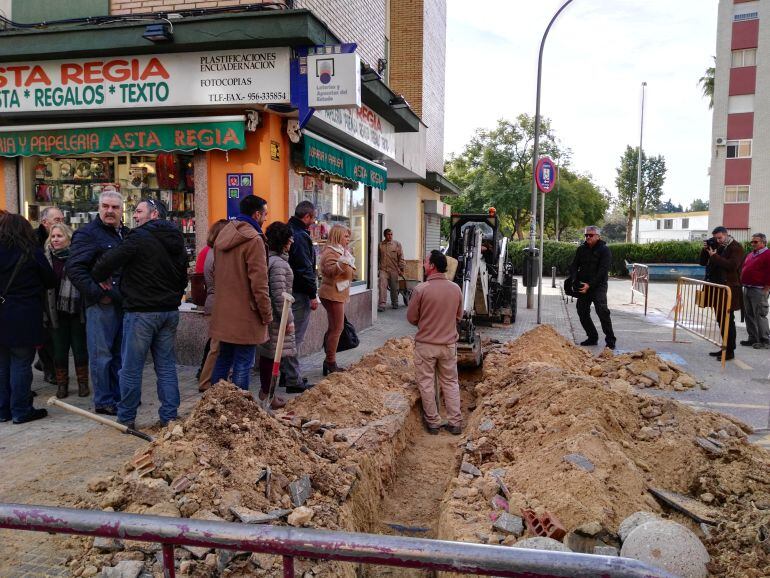 Imagen de una visita de la alcaldesa de Jerez, Mamen Sánchez, a la barriada jerezana de Princijerez