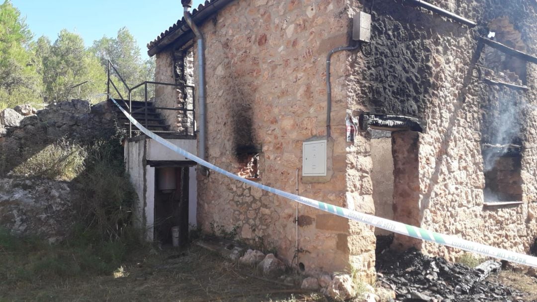 Estado de la casa incendiada en Olba