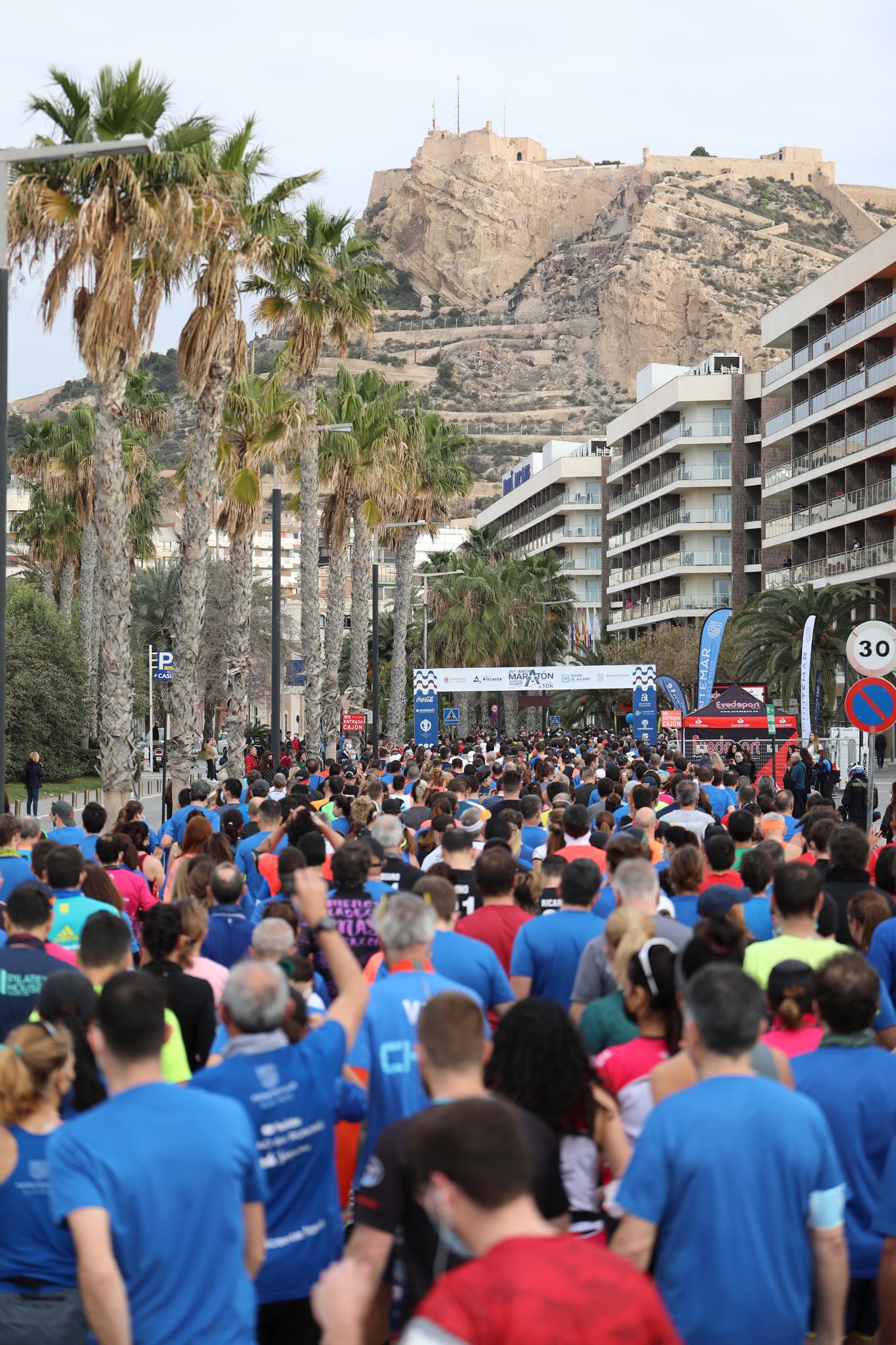 Corredores esperando la salida de la carrera