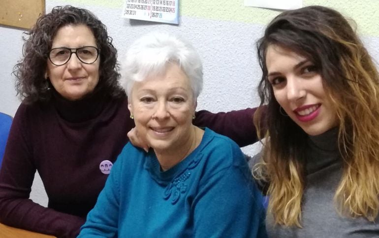 Carmen Santoro, Pura Gonzalo y María Palacios en la Asociación Vecinal de Zarzaquemada