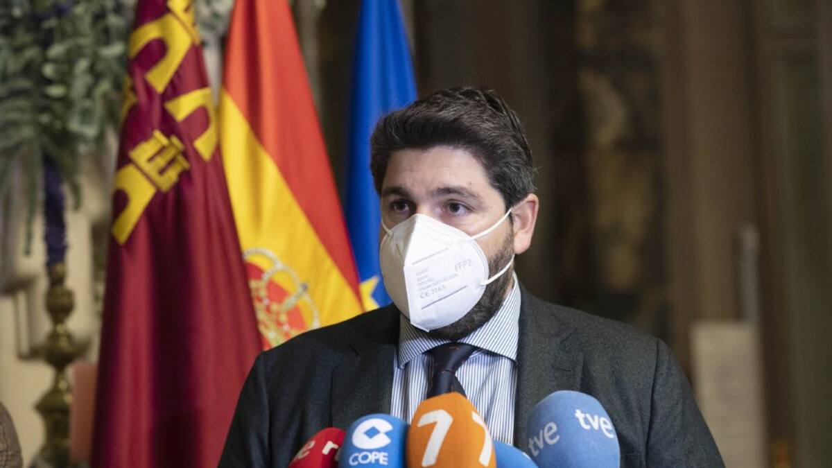 Archivan la denuncia por cohecho contra Fernando López Miras presentada por Podemos e IU-V