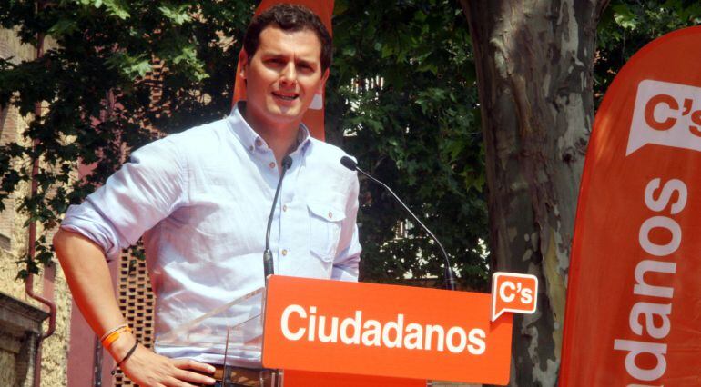 Albert Rivera ayer en el mitin de Nou Barris.