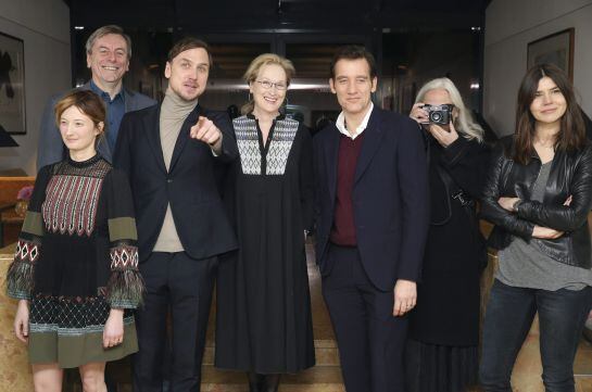 Los miembros del juarado de la Berlinale de (izqda. a dcha.): Alba Rohrwacher, Nick James, Lars Eidinger, la presidenta Meryl Streep, Clive Owen, Brigitte Lacombe y Malgorzata Szumowska