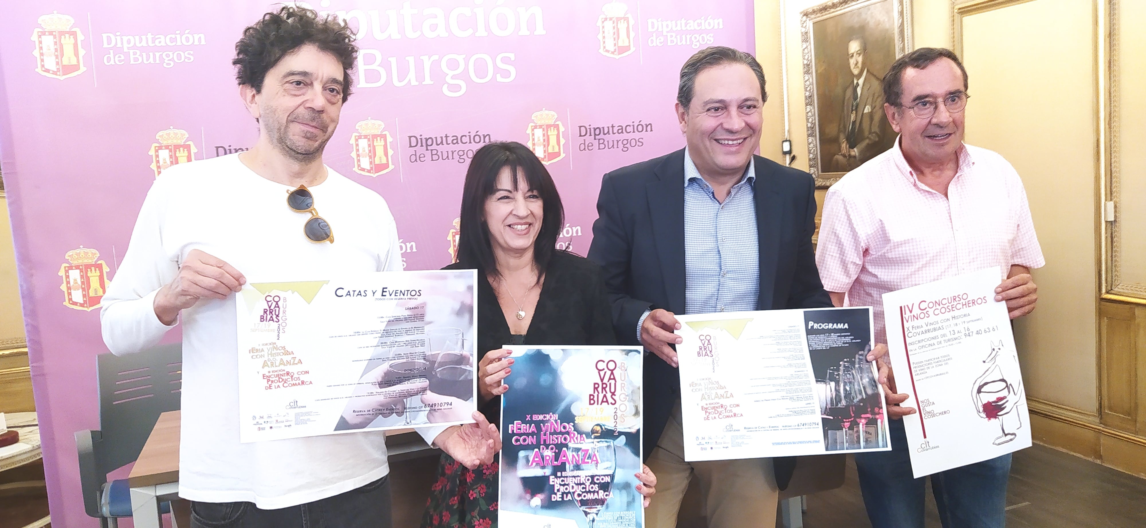 De izda a dcha: el sumiller Fernando Mayoral, la diputada Inmaculada Sierra, el presidente de la DO Arlanza, Ramiro García y el presidente del Centro de Iniciativas Turísticas de Covarrubias, Joaquín Serna