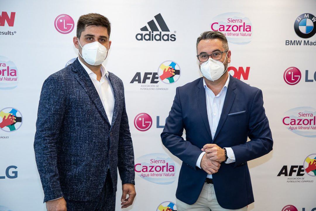 El presidente de la AFE David Aganzo, a la izquierda de la imagen, en una foto de otro evento