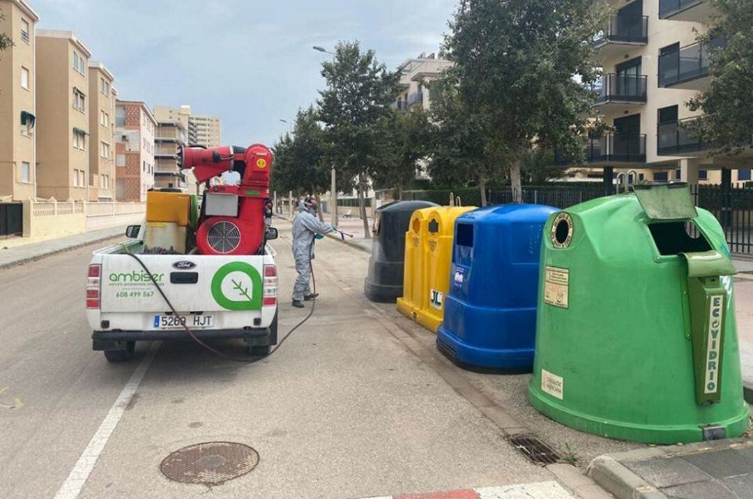 Trabajos de desinfección de Bellreguard y su playa