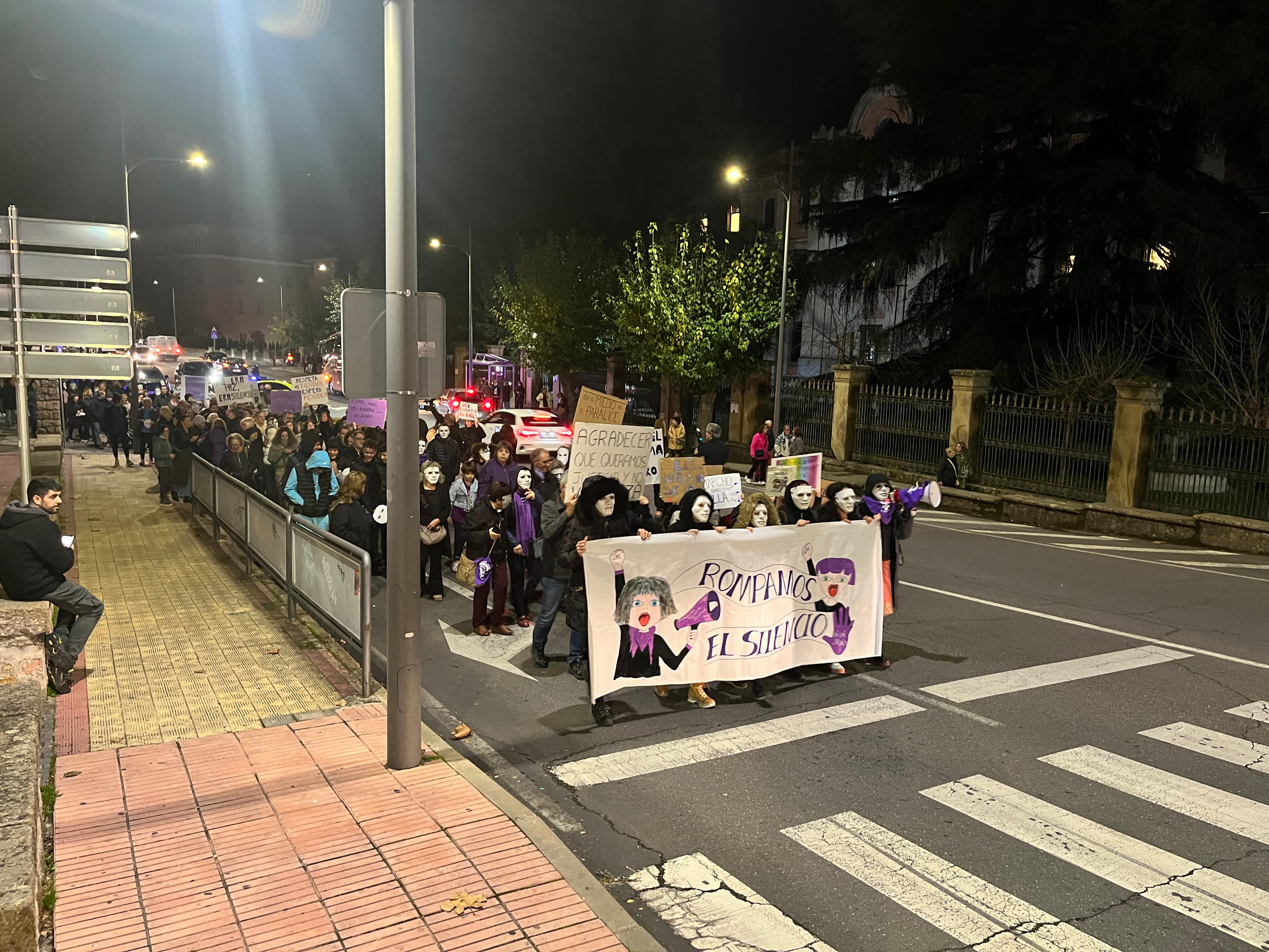 Manifestación feminista en Plasencia por el 25N