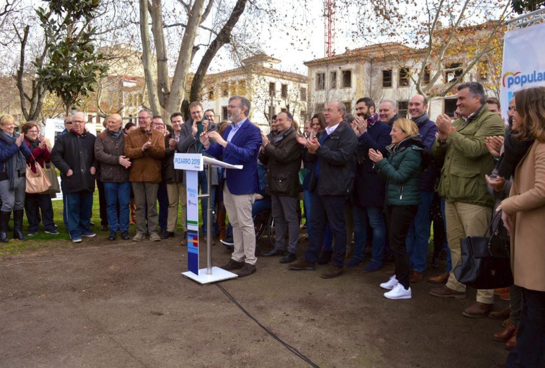 Fernando Pizarro en un momento de su intervención en su presentación como candidato a la reelección con la cúpula del PP de Extremadura