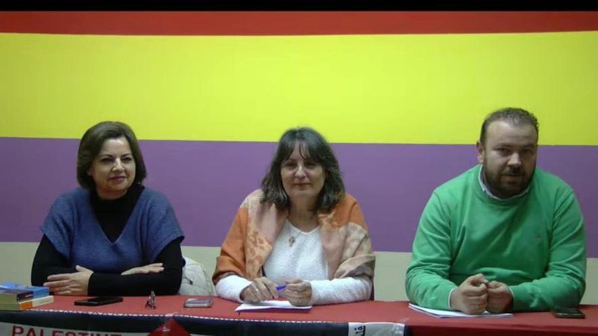 Mientras el concejal de Hacienda, José Padilla, acusa a Podemos de incumplir la Constitución, la alcaldesa hace una llamada a que los grupos de la oposición presenten una moción de censura, “... Que me quiten ...”
