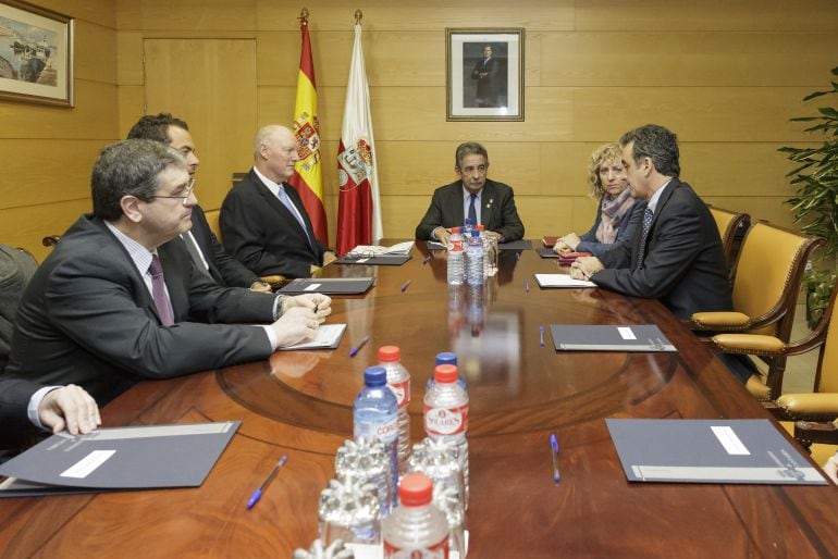 Reunión previa a la presentación del proyecto.