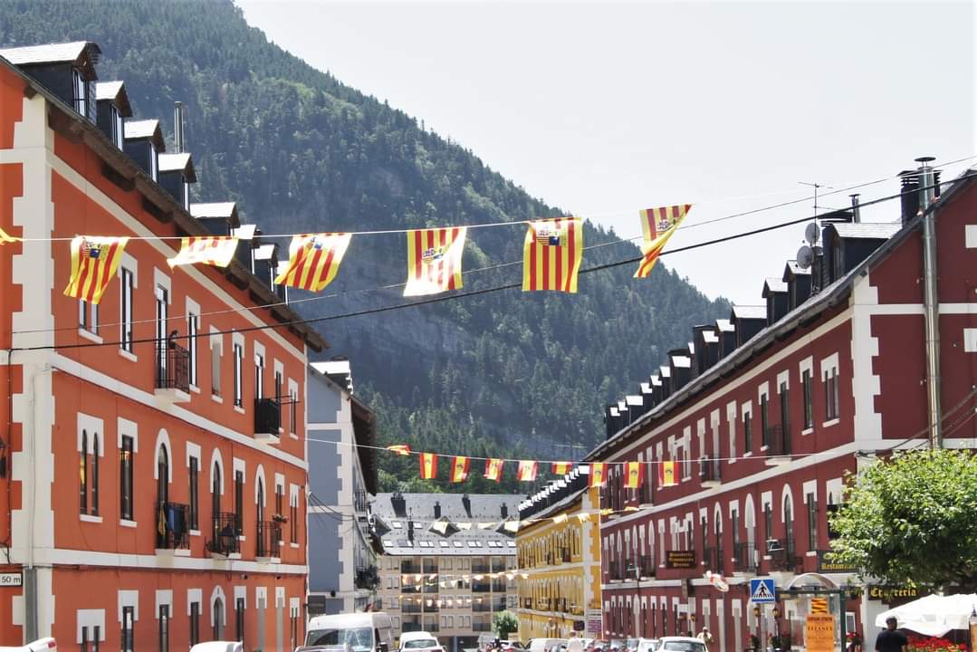 Canfranc en fiestas (foto de Jesús Cruse)