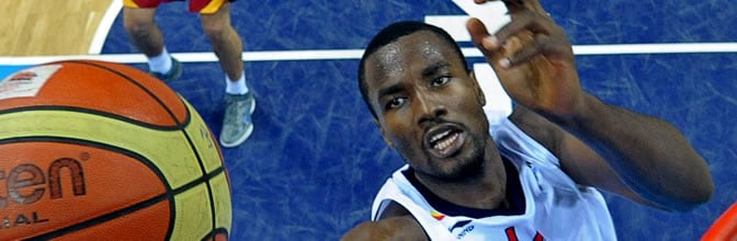 Ibaka, durante un partido del Eurobasket con España