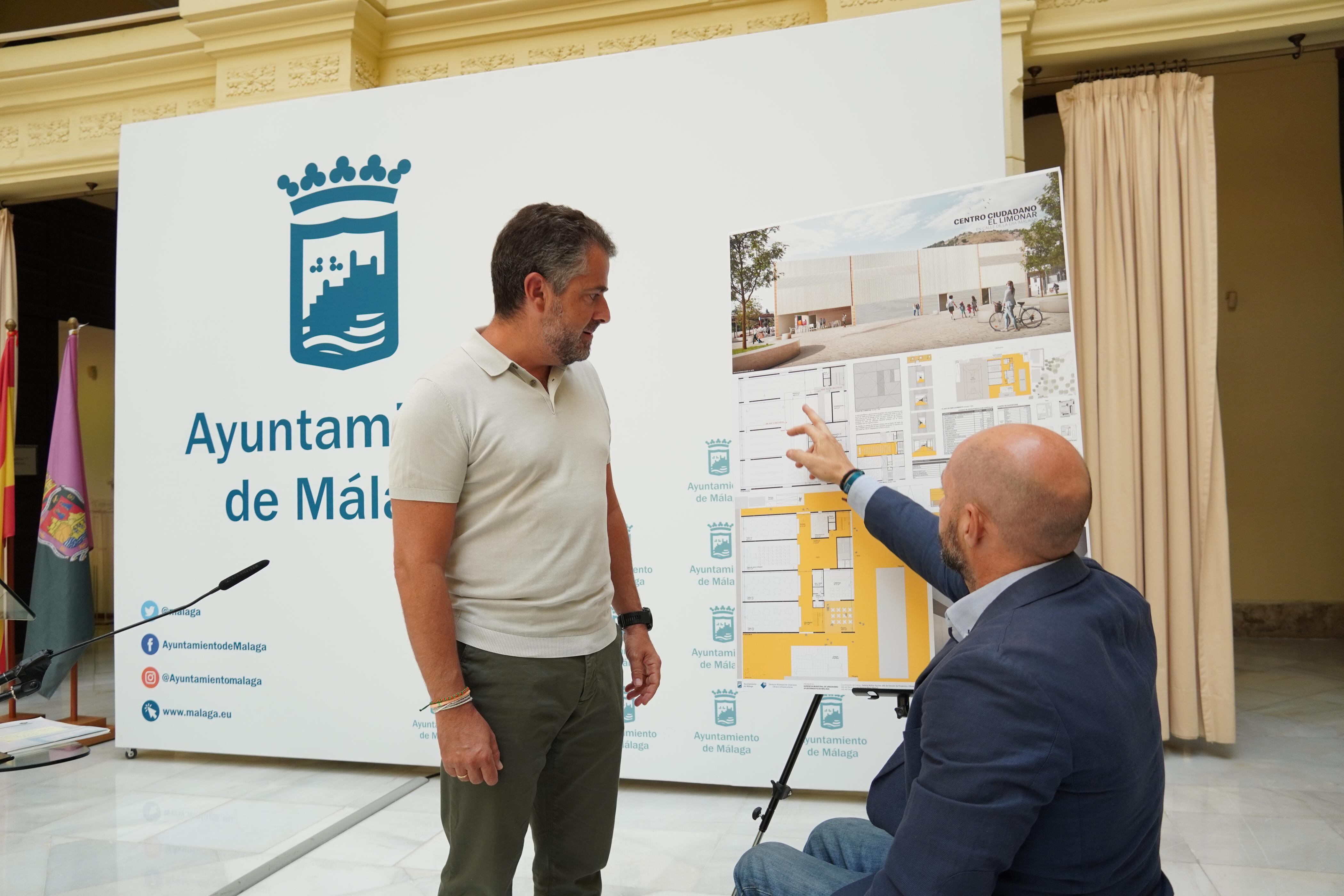 Carlos Conde, concejal delegado del Distrito Málaga Este, y Raúl López, concejal de Urbanismo