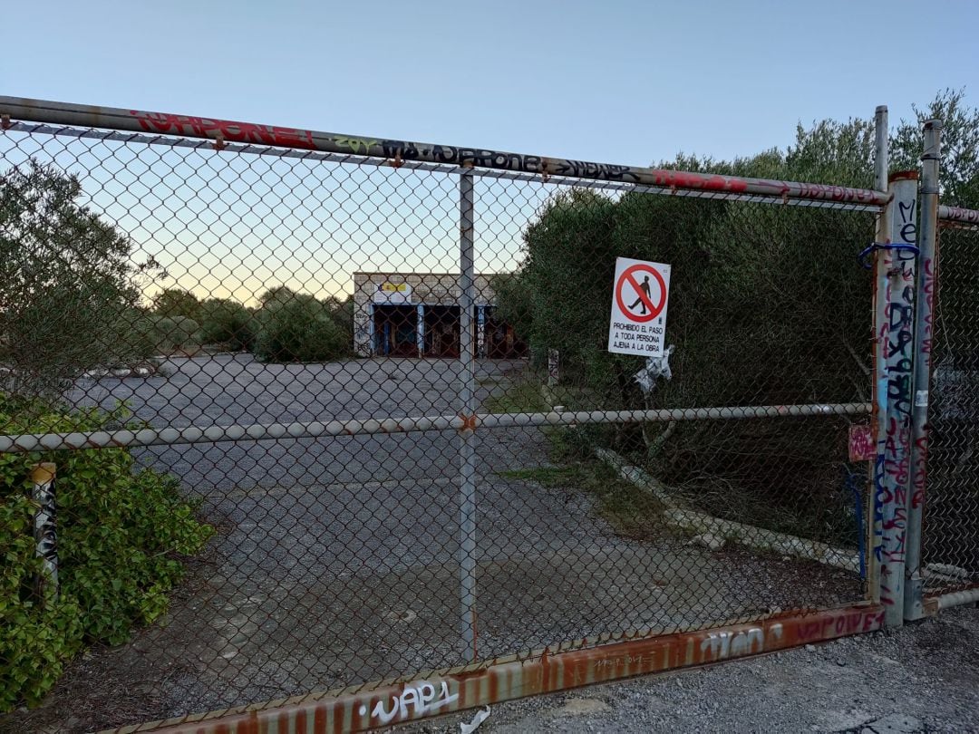 Imatge de l&#039;entrada de les instal·lacions.