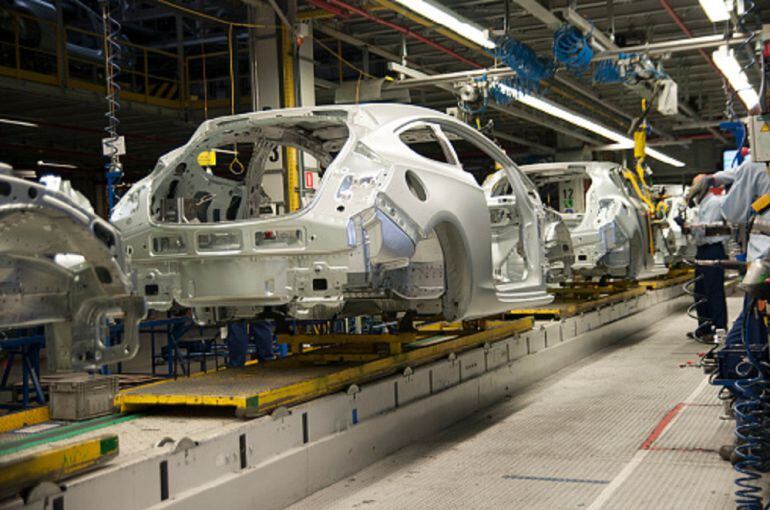 Cadena de montaje en una planta de Opel de Polonia 