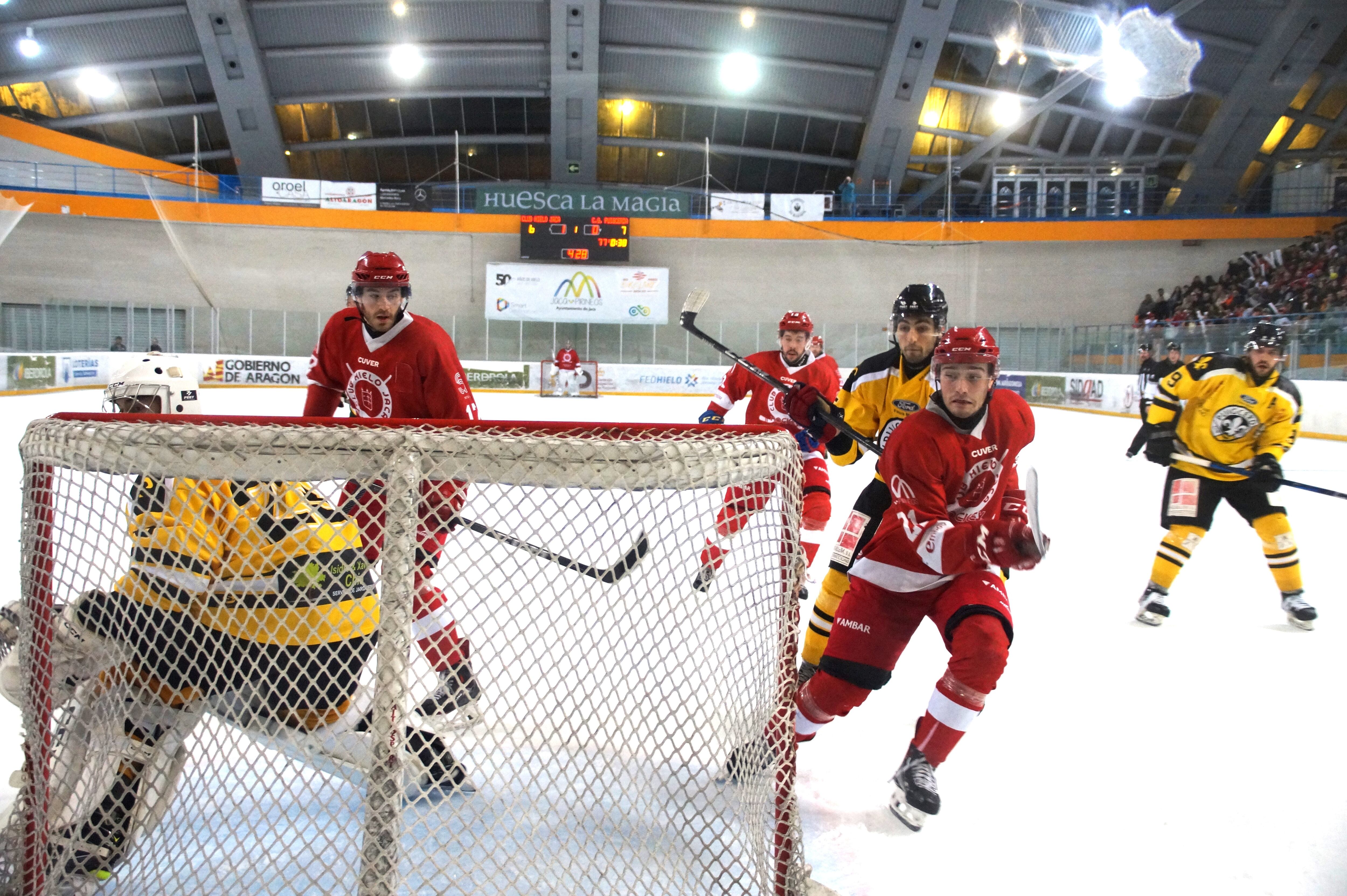 El CH Jaca en uno de los partidos con el Puigcerdà de la pasada temporada