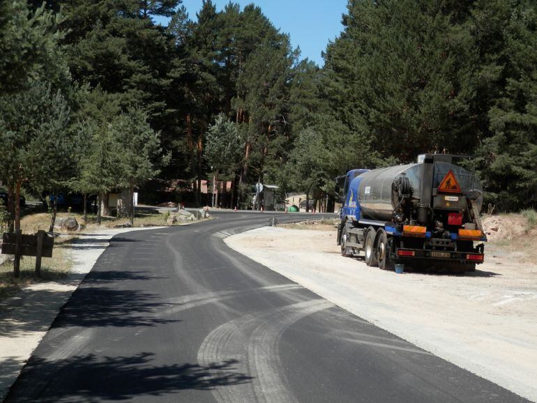 El tramo asfaltado tiene una longitud de casi 4 kilómetros y está situado en una zona de alto valor ecológico