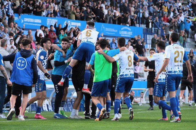 La Ponferradina se medirá a un descendido Teruel para asegurar el play-off de ascenso