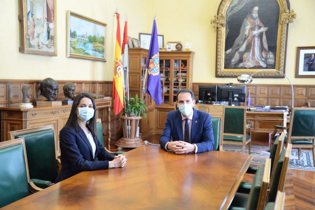 Inés Arromadas se ha reunido con Mario Simón en el Ayuntamiento de Palencia