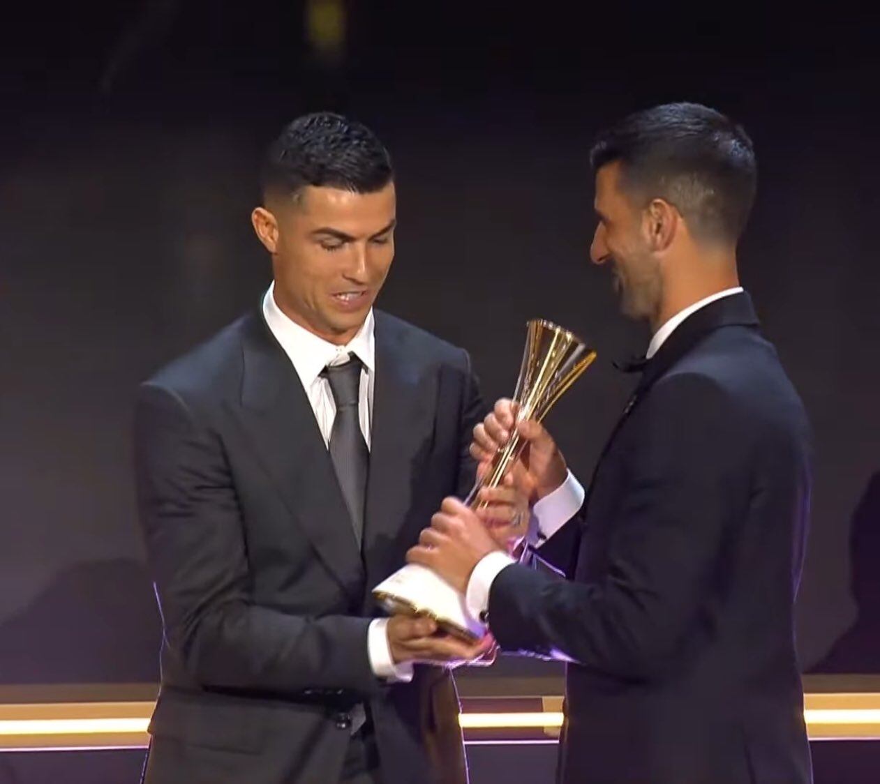 Cristiano Ronaldo y Novak Djokovic en los Globe Soccer Awards / captura de pantalla