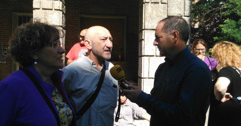 Los vecinos que se han movilizado para evitar el proceso de derribo del San Juan de la Cruz