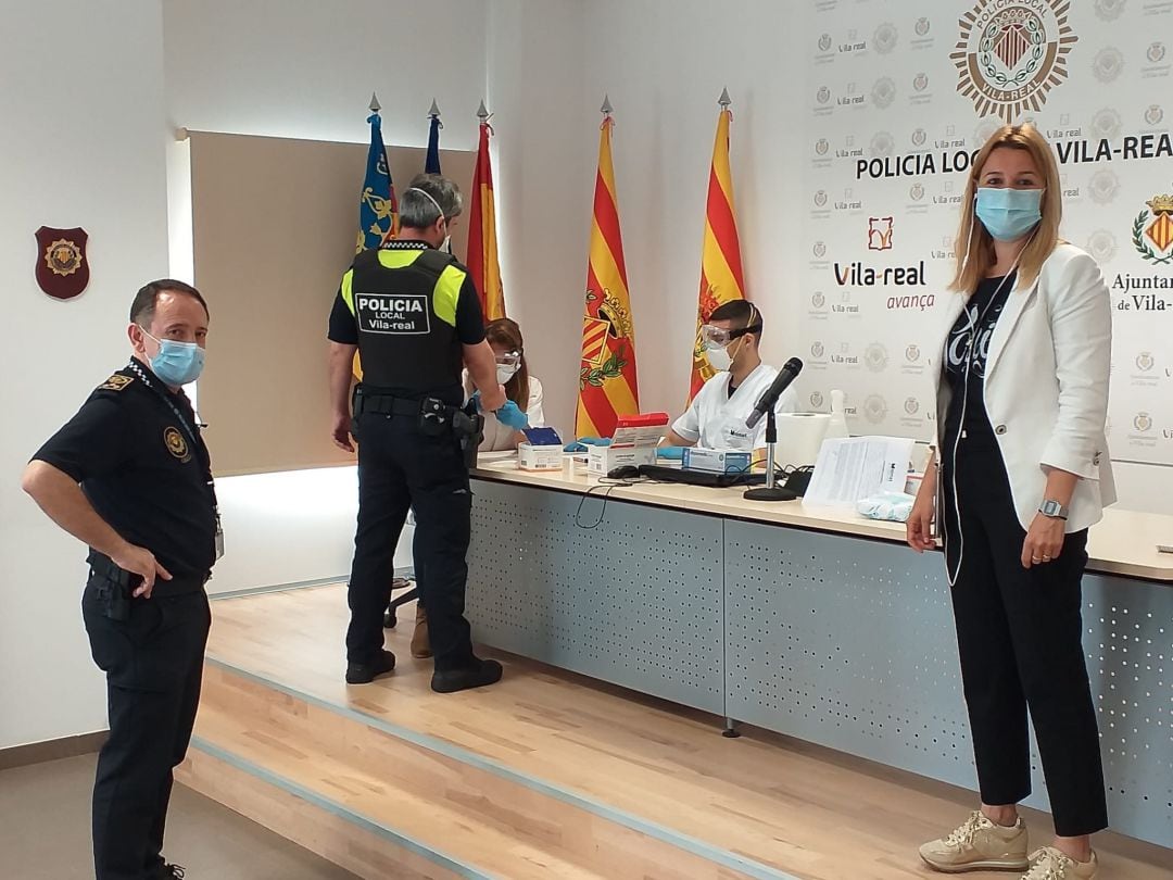 Agentes de la policía local se somenten a los test del Covid-19