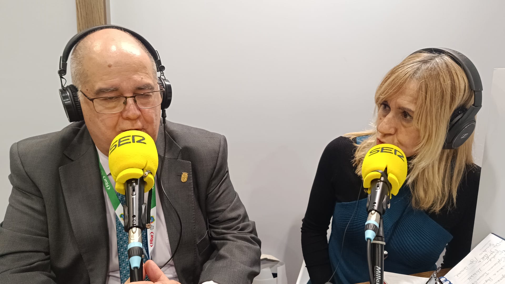 Juan Carlos Fernández Calderón, alcalde de Zafra, junto a Inma Salguero en Fitur 2025