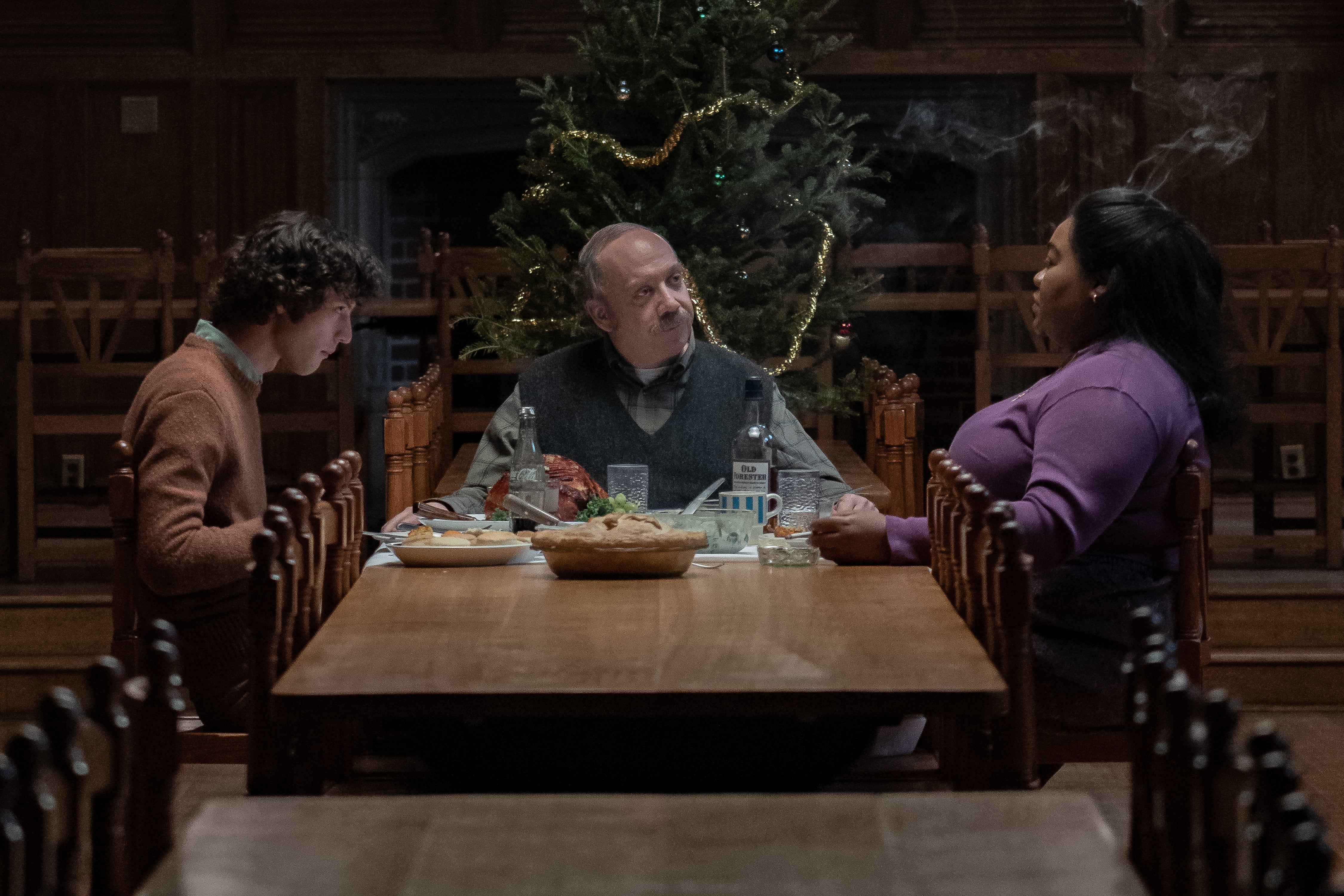 HO_14895_R 
(l-r.) Dominic Sessa stars as Angus Tully, Paul Giamatti as Paul Hunham and Da’Vine Joy Randolph as Mary Lamb in director Alexander Payne’s THE HOLDOVERS, a Focus Features release.
Credit: Seacia Pavao / © 2023 FOCUS FEATURES LLC
