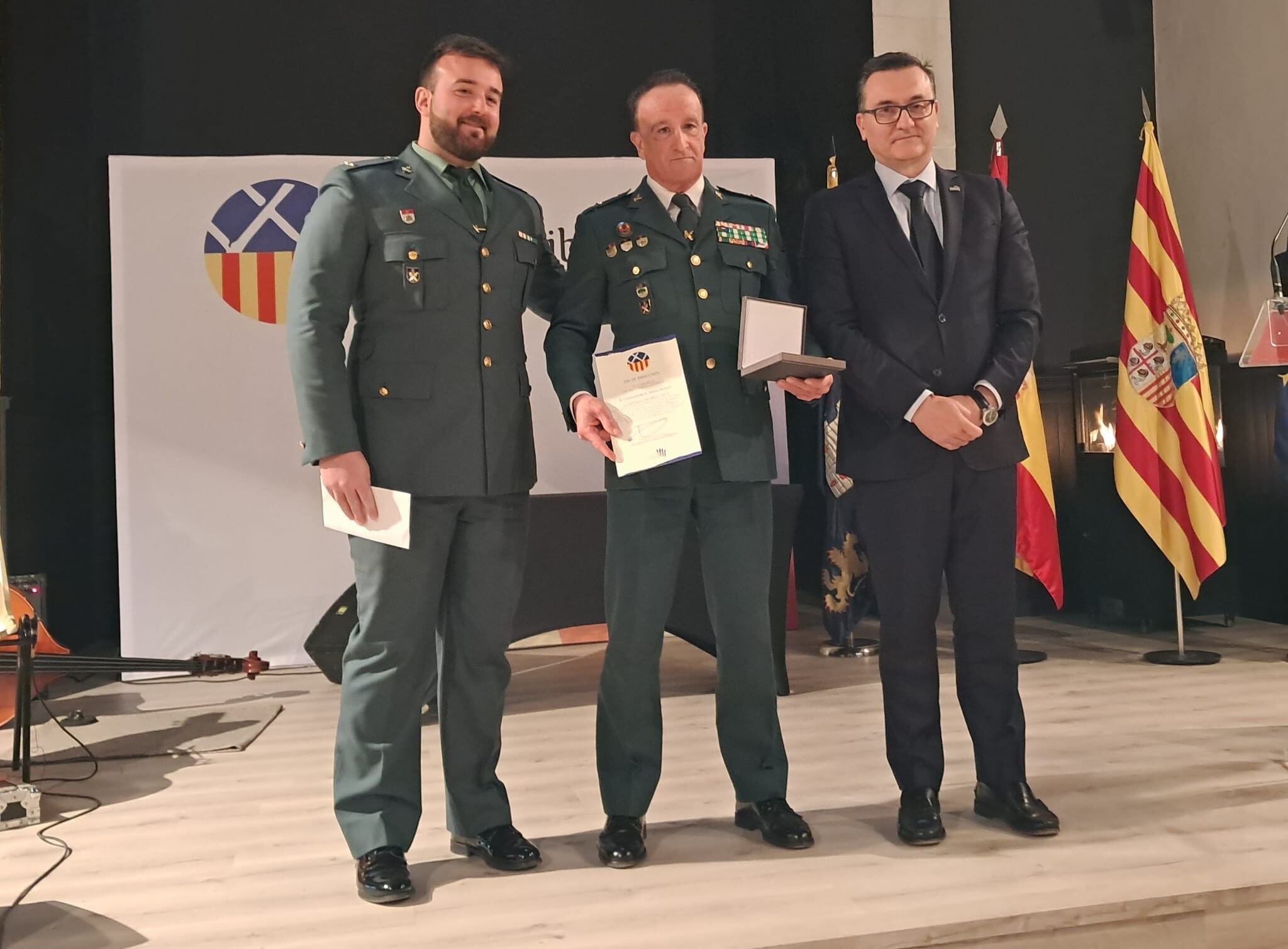 Arturo Notivoli con su medalla