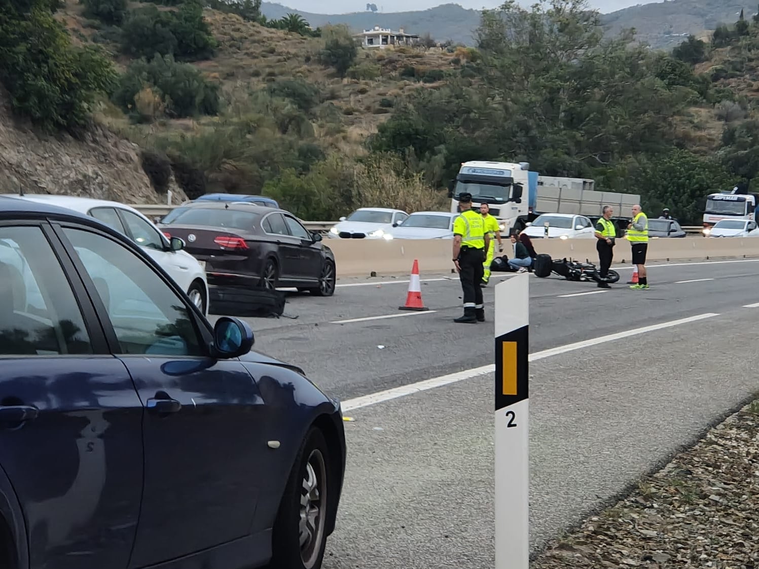 Un momento del siniestro que se ha producido este viernes en Rincón de la Victoria