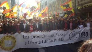 Imagen de la cabecera de la manifestación celebrada en Valencia a favor de las corridas de toros.