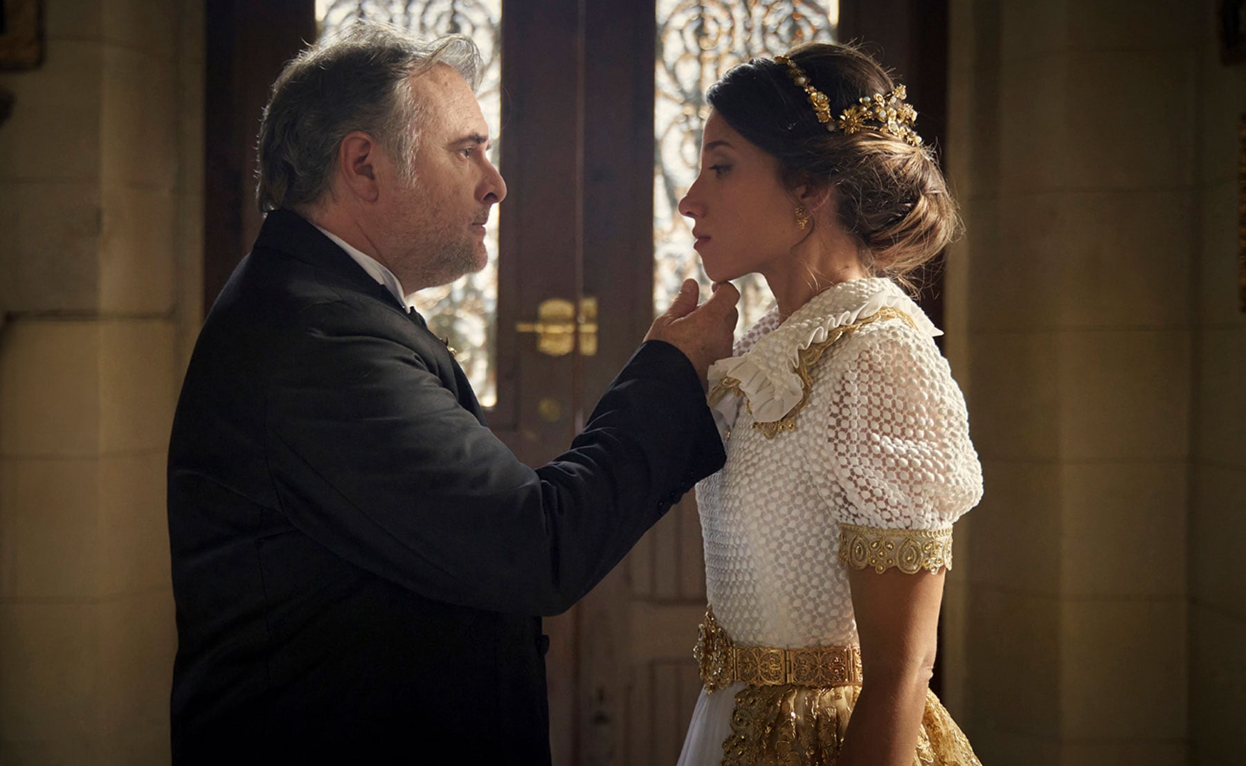 Imagen promocional de 'Insurrección' con Rebeca Bou y Xavi Mira. Foto: Jorge Hinojosa