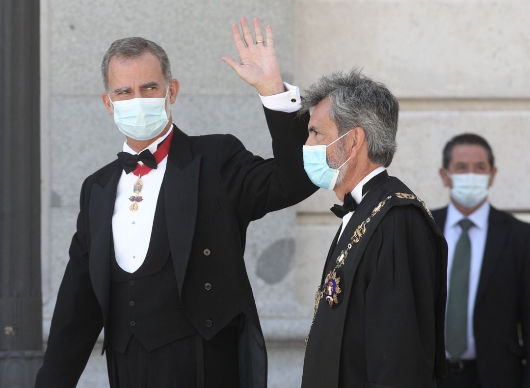 El Rey Felipe VI junto al presidente del Consejo del Poder Judicial, Carlos Lesmes