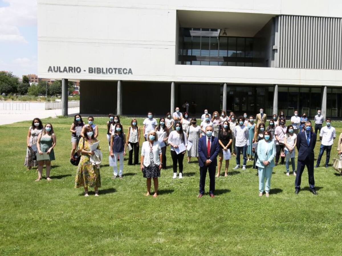 Junta y Universidad de Valladolid abogan por reforzar la investigación, "la mejor vacuna" para salvar vidas