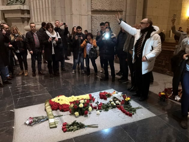 Centenares de personas acuden a la Basílica del Valle de los Caídos para asistir a una en memoria de José Antonio Primo de Rivera y del dictador Francisco Franco en 2021